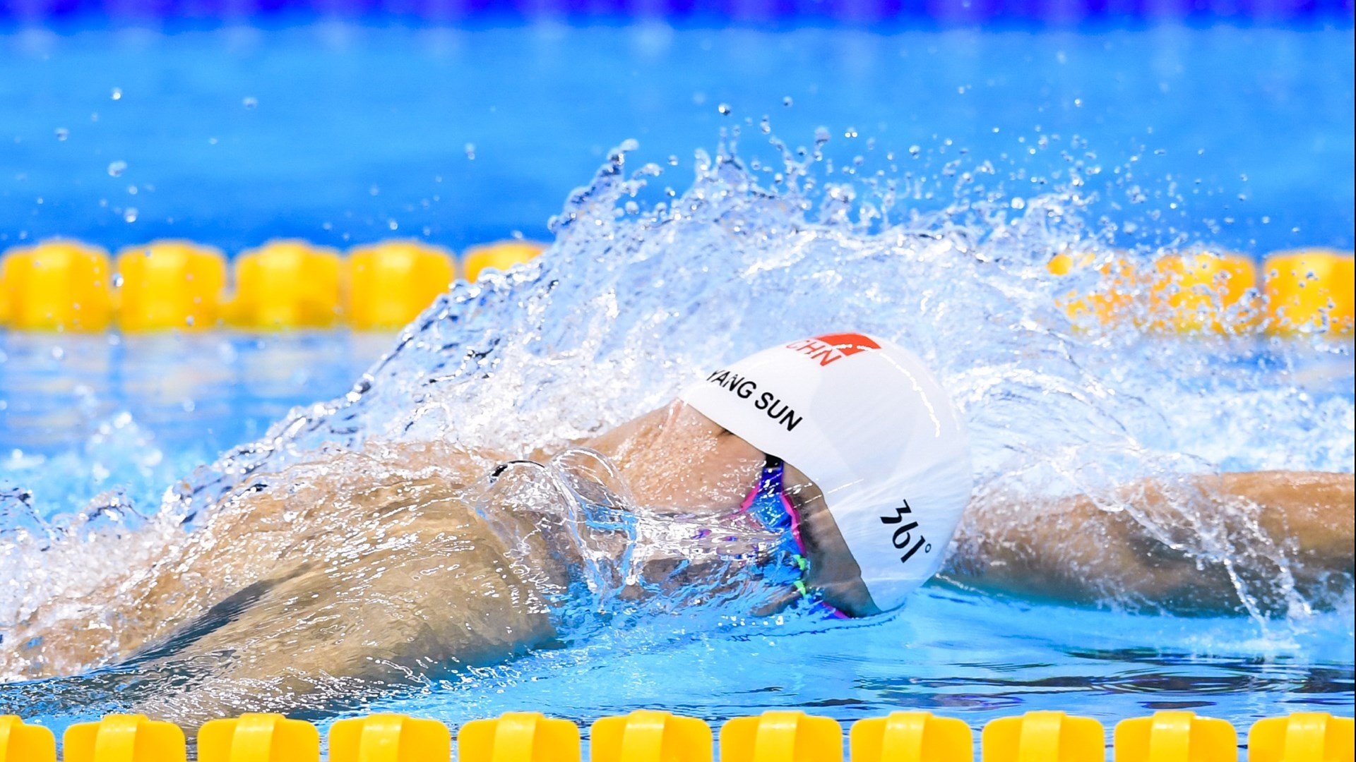 英超新政策推动足球商业化，市场潜力巨大，英超新规